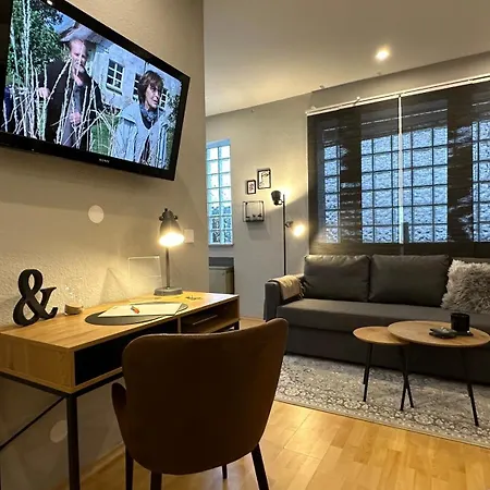 Bellahomes Apartments, Ground Floor, Aircondition, Private Parking, Airport 30 Min Erlensee