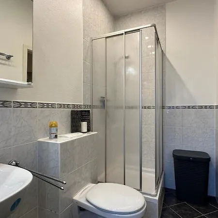 Bellahomes Apartments, Ground Floor, Aircondition, Private Parking, Airport 30 Min アパート Erlensee