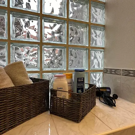 Bellahomes Apartments, Ground Floor, Aircondition, Private Parking, Airport 30 Min Erlensee