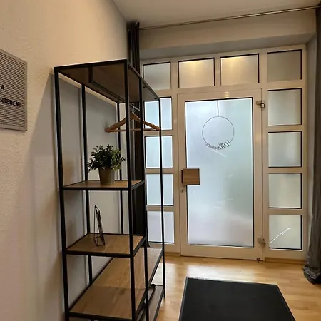 Bellahomes Apartments, Ground Floor, Aircondition, Private Parking, Airport 30 Min Διαμέρισμα *