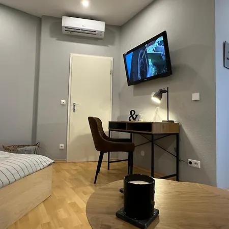 Bellahomes Apartments, Ground Floor, Aircondition, Private Parking, Airport 30 Min Erlensee