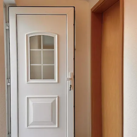 Bellahomes Apartments, Ground Floor, Aircondition, Private Parking, Airport 30 Min Διαμέρισμα