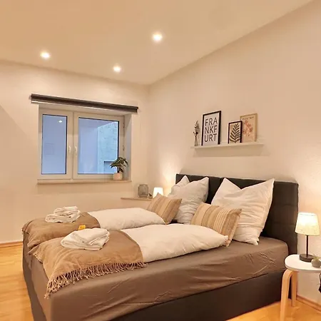 Bellahomes Apartments, Ground Floor, Aircondition, Private Parking, Airport 30 Min Apartmán Erlensee