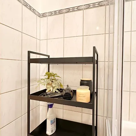 Apartmán Bellahomes Apartments, Ground Floor, Aircondition, Private Parking, Airport 30 Min