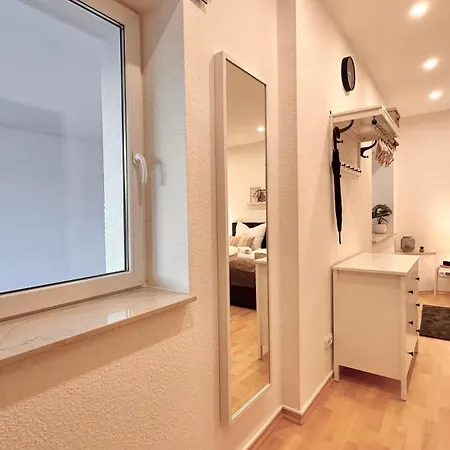 Bellahomes Apartments, Ground Floor, Aircondition, Private Parking, Airport 30 Min Apartmán *