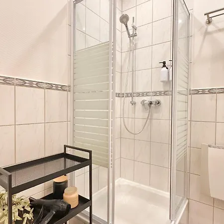 Bellahomes Apartments, Ground Floor, Aircondition, Private Parking, Airport 30 Min アパート Erlensee