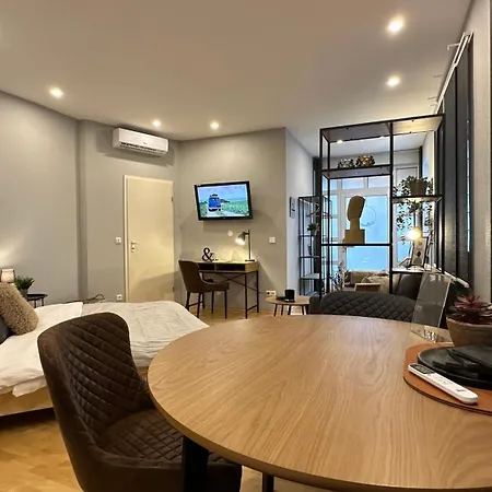 Apartment Bellahomes Apartments, Ground Floor, Aircondition, Private Parking, Airport 30 Min *