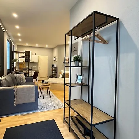 Apartment Bellahomes Apartments, Ground Floor, Aircondition, Private Parking, Airport 30 Min *