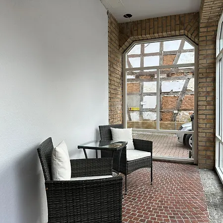 Bellahomes Apartments, Ground Floor, Aircondition, Private Parking, Airport 30 Min *