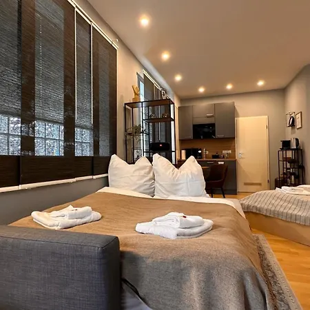 Bellahomes Apartments, Ground Floor, Aircondition, Private Parking, Airport 30 Min 에얼렌지
