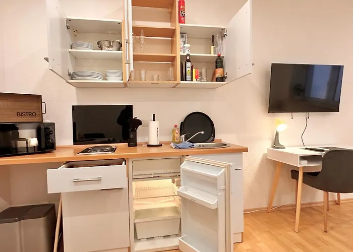 Bellahomes Apartments, Ground Floor, Aircondition, Private Parking, Airport 30 Min *