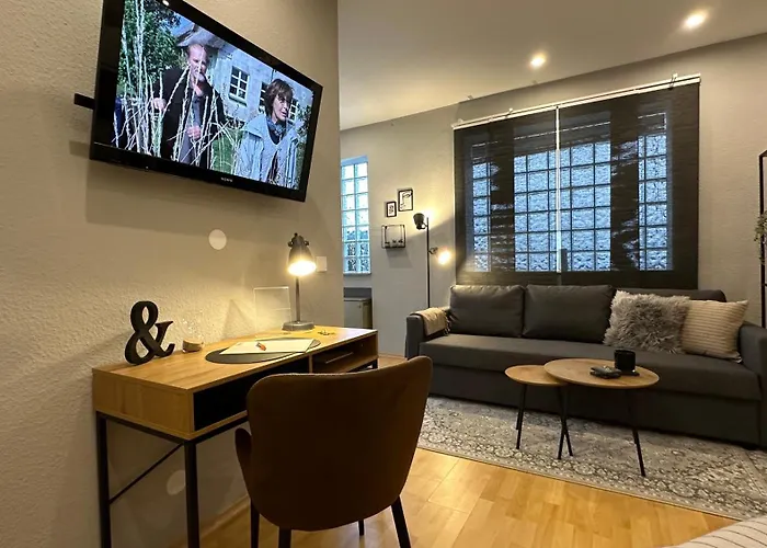 Bellahomes Apartments, Ground Floor, Aircondition, Private Parking, Airport 30 Min Apartment Erlensee