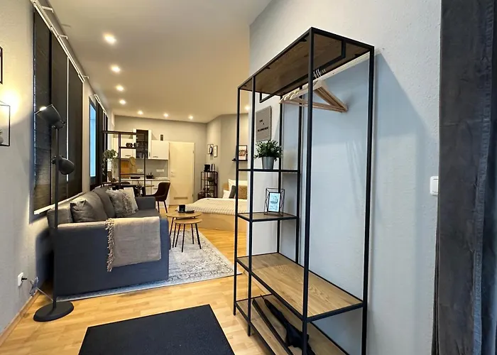 Apartment Bellahomes Apartments, Ground Floor, Aircondition, Private Parking, Airport 30 Min *